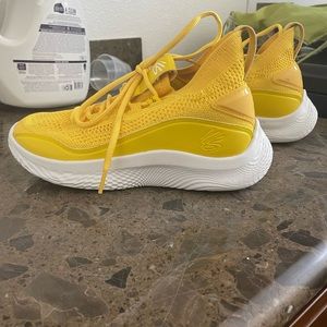 Under Armour Grade School Curry Flow 8 Basketball Shoes